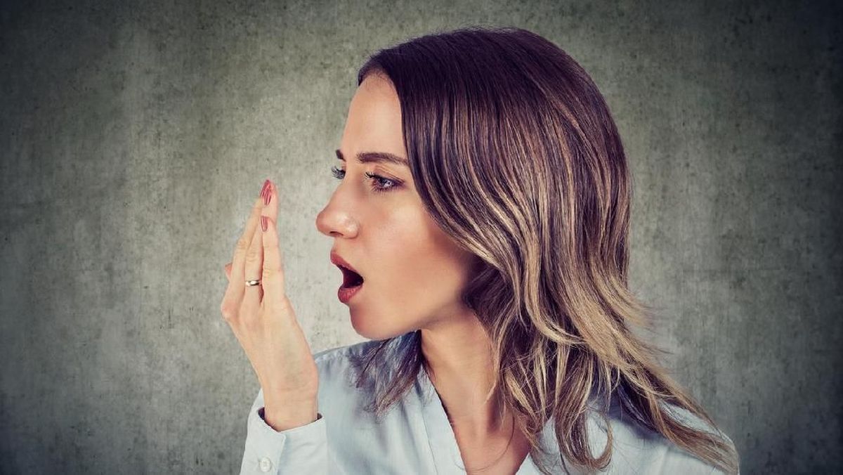 5 Tips Menghilangkan Bau Mulut Saat Berpuasa 