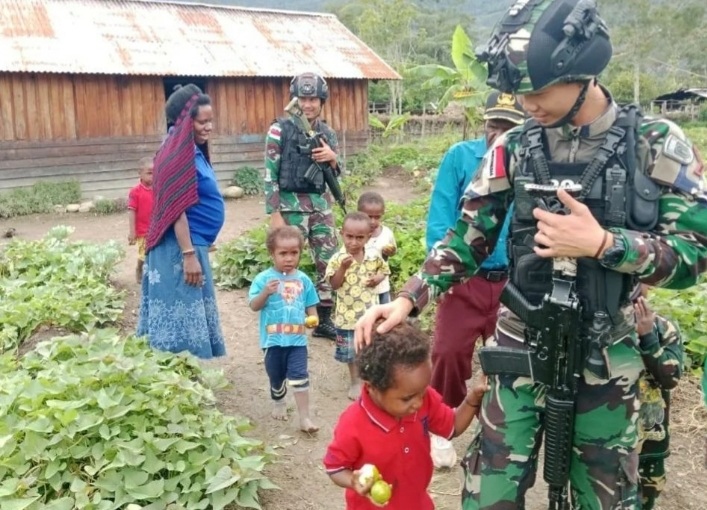 Anjangsana Prajurit Satgas di Papua ke Kepala Kampung, Ternyata Ini Tujuannya