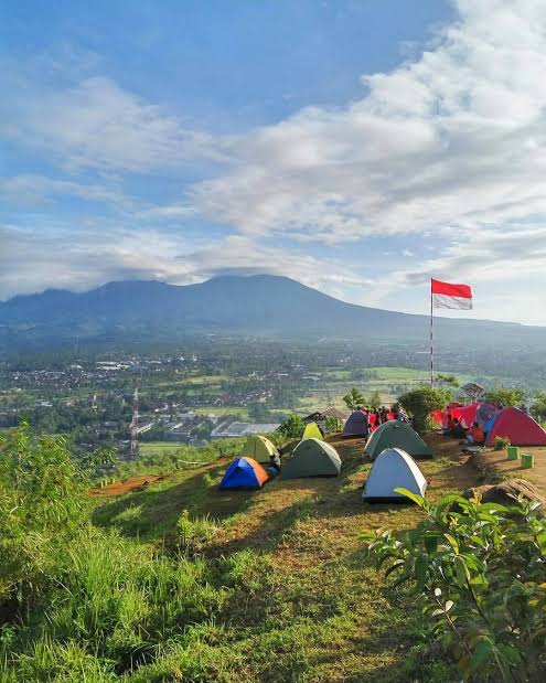 Eksplorasi Gunung Sunda, Keindahan Alam dan 7 Misteri yang Bikin Merinding!