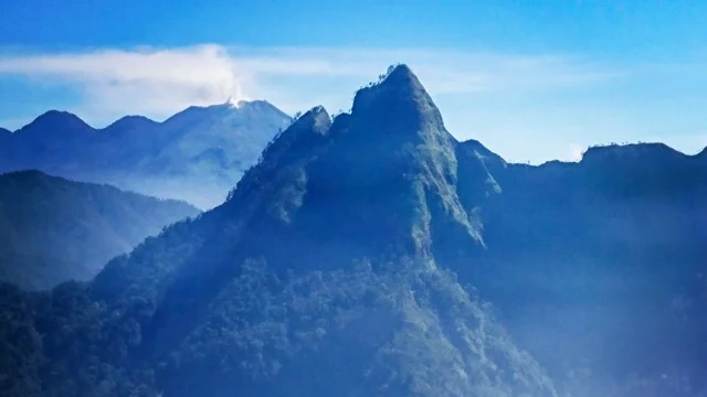 Misteri dan Sejarah Gunung Boklorobubuh: Antara Legenda Bubur Gaib dan Pertapa Sakti