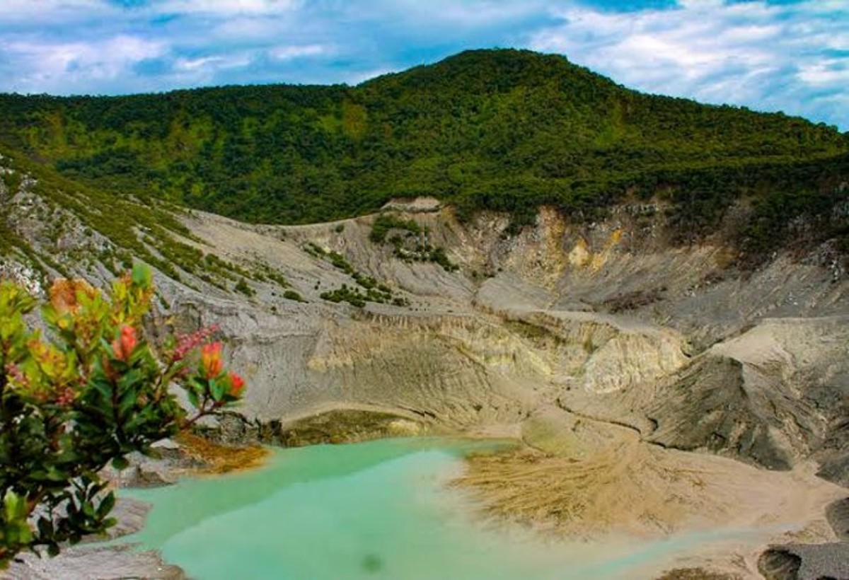 Dari Letusan Purba ke Legenda Sangkuriang, Sejarah Gunung Tangkuban Perahu yang Terlupakan