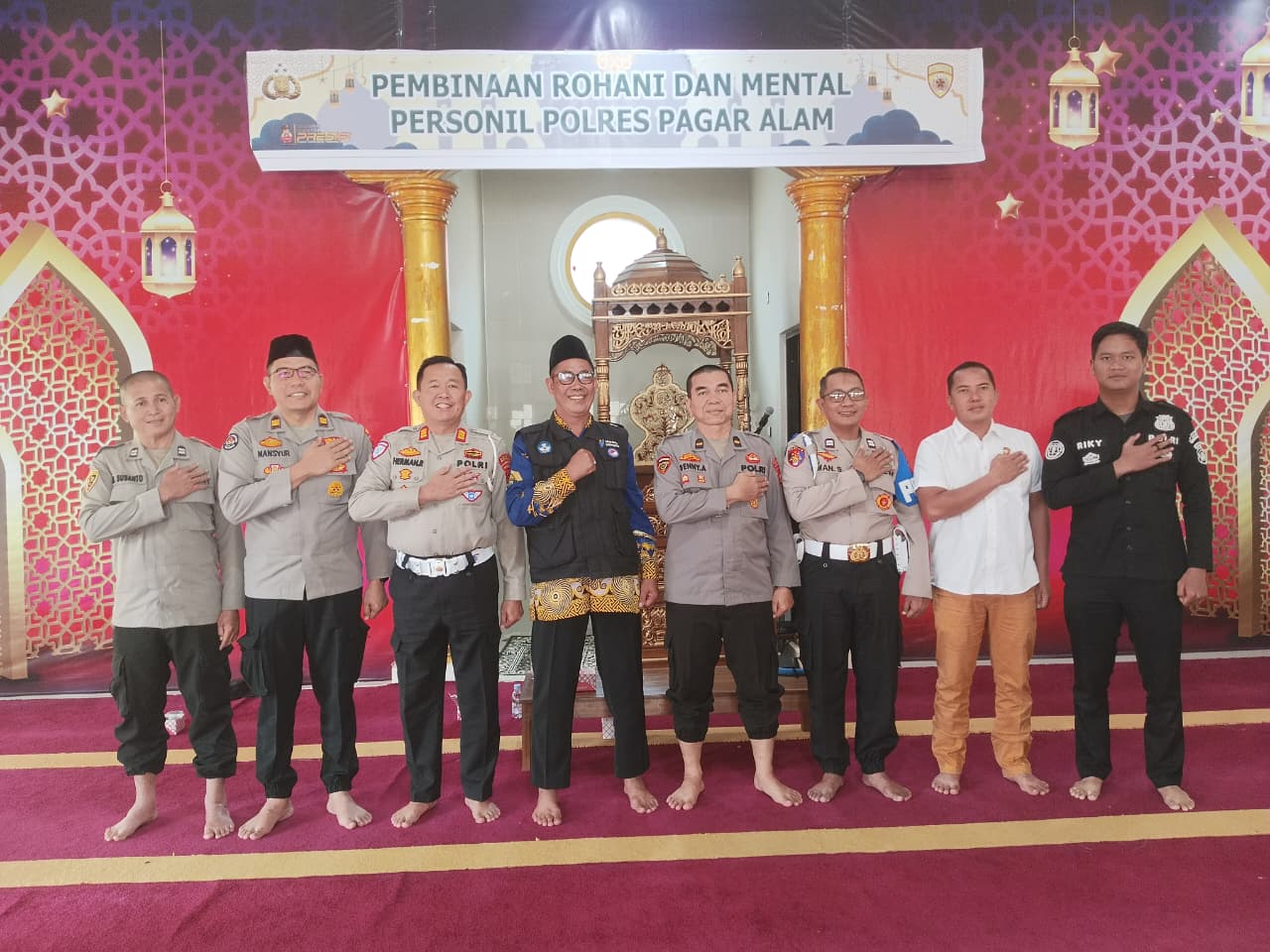 Tingkatkan Iman dan Etos Kerja Anggota : Polres Pagar Alam Gelar Binrohtal di Masjid Al-Hikmah