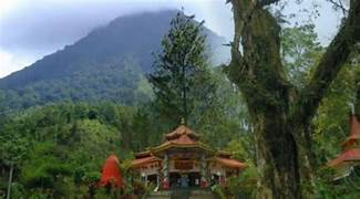 Wajib Kalian Tahu! Ini Dia 5 Gunung Yang Paling Sakral di Pulau Jawa! Berikut Nama dan Lokasi Gunungnya