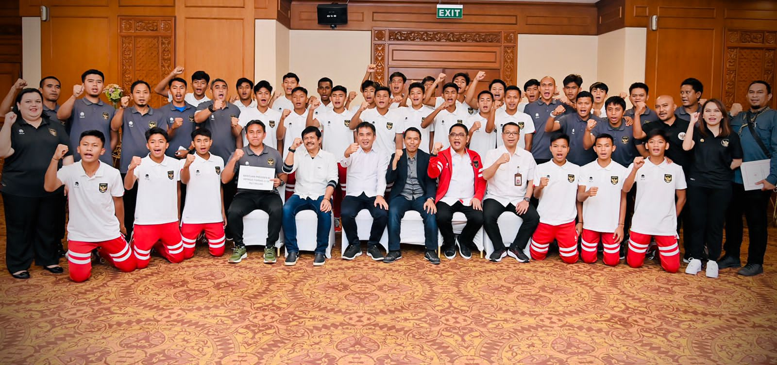 Presiden Jokowi Berikan Bonus Kepada Timnas Sepak Bola U-16