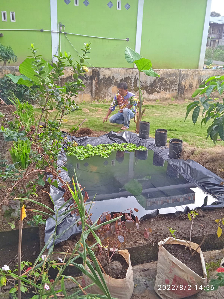 Percantik Kantor Dengan Kolam Ikan