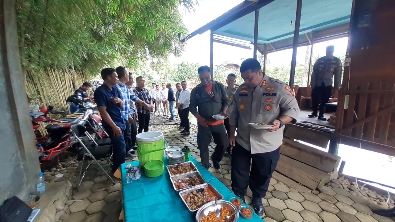 Makan Siang Bersama Insan Pers, Kapolres Erwin Irawan Berasa Miliki Keluarga Baru