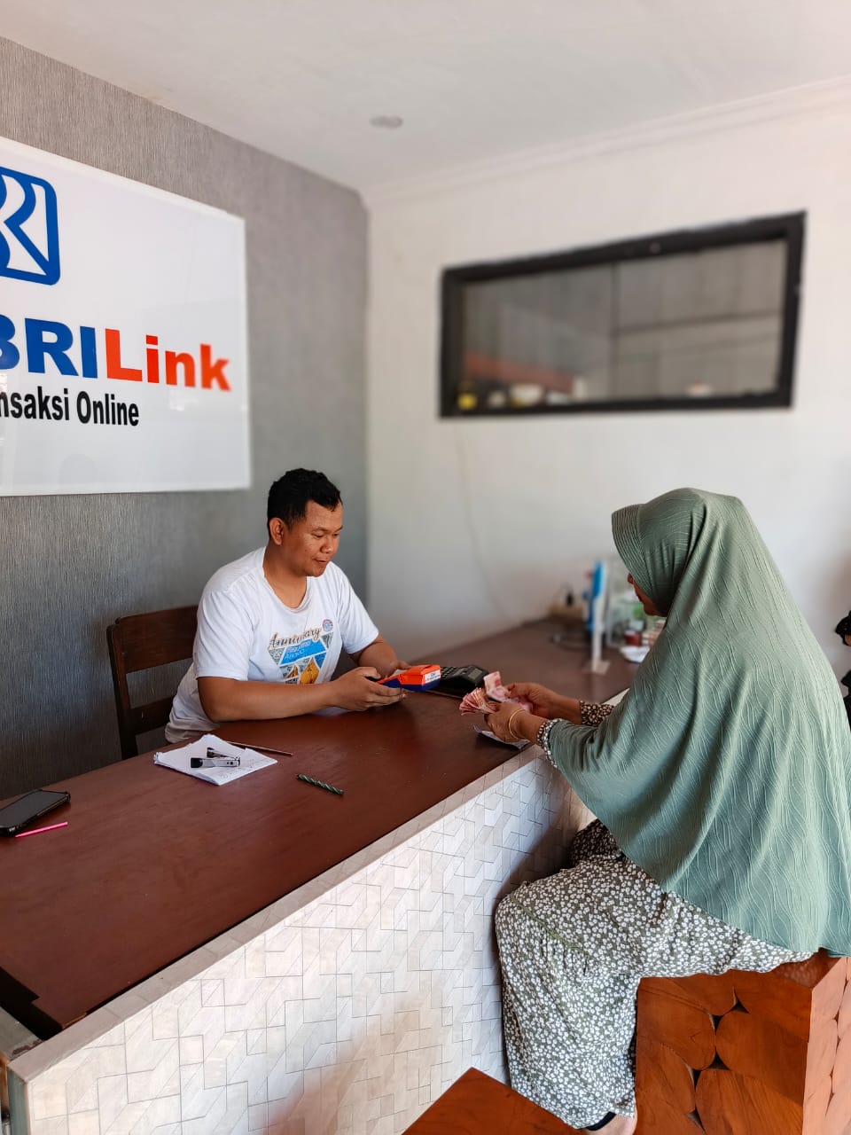 Berawal dari Coba Coba, AgenBRILink di Situbondo Ini Berhasil Dekatkan Akses Perbankan ke Masyarakat