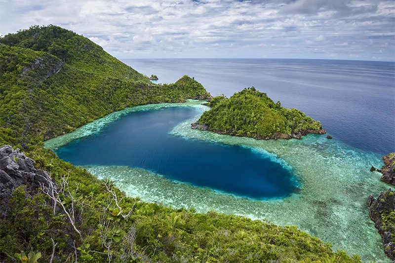 Menyusuri 11 Destinasi Wisata di Papua Barat yang Suguhkan Keindahan dan Ragam Budaya yang Unik 