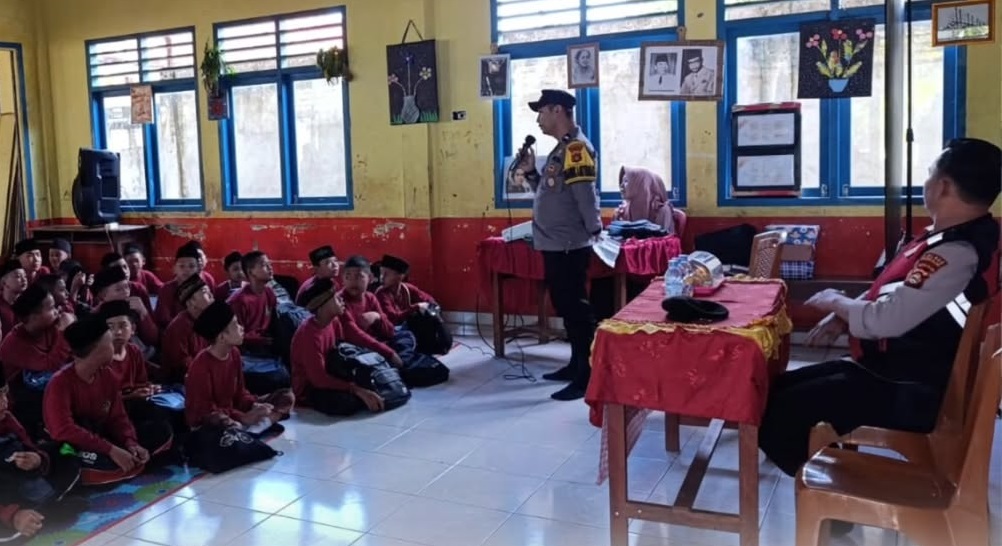 Hadir di MPLS, Polsek PAU Edukasi Siswa Baru MTs Gupi