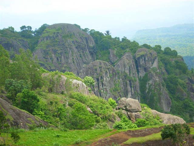 Mengungkap Misteri dan Sejarah Gunung Saran di Kalimantan