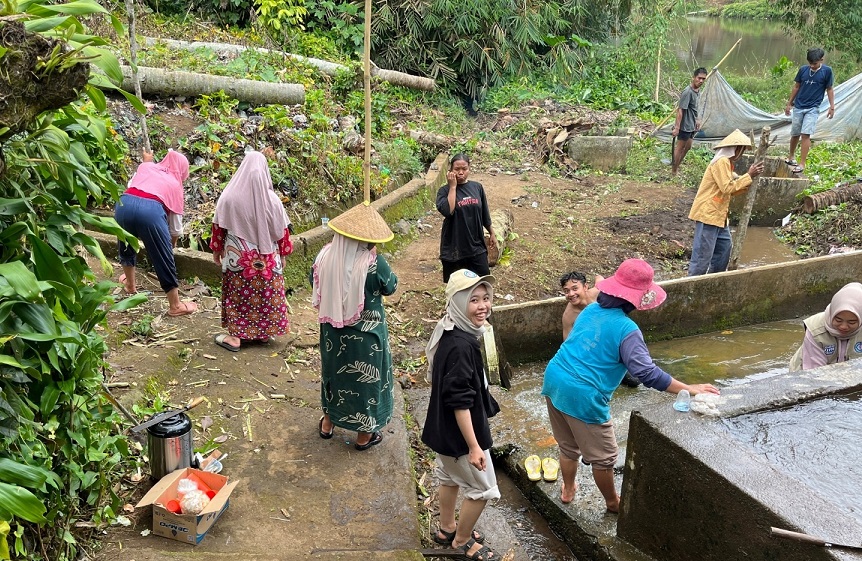 KKN ITPA Berkontribusi Nyata Dukung Kebersihan Linmgkungan 
