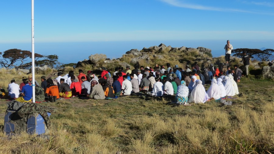 Benarkah Ritual Haji Puncak Gunung Bawakaraeng ada Kaitannya dengan Pertemuan Walisongo? Yuk Simak Faktanya 