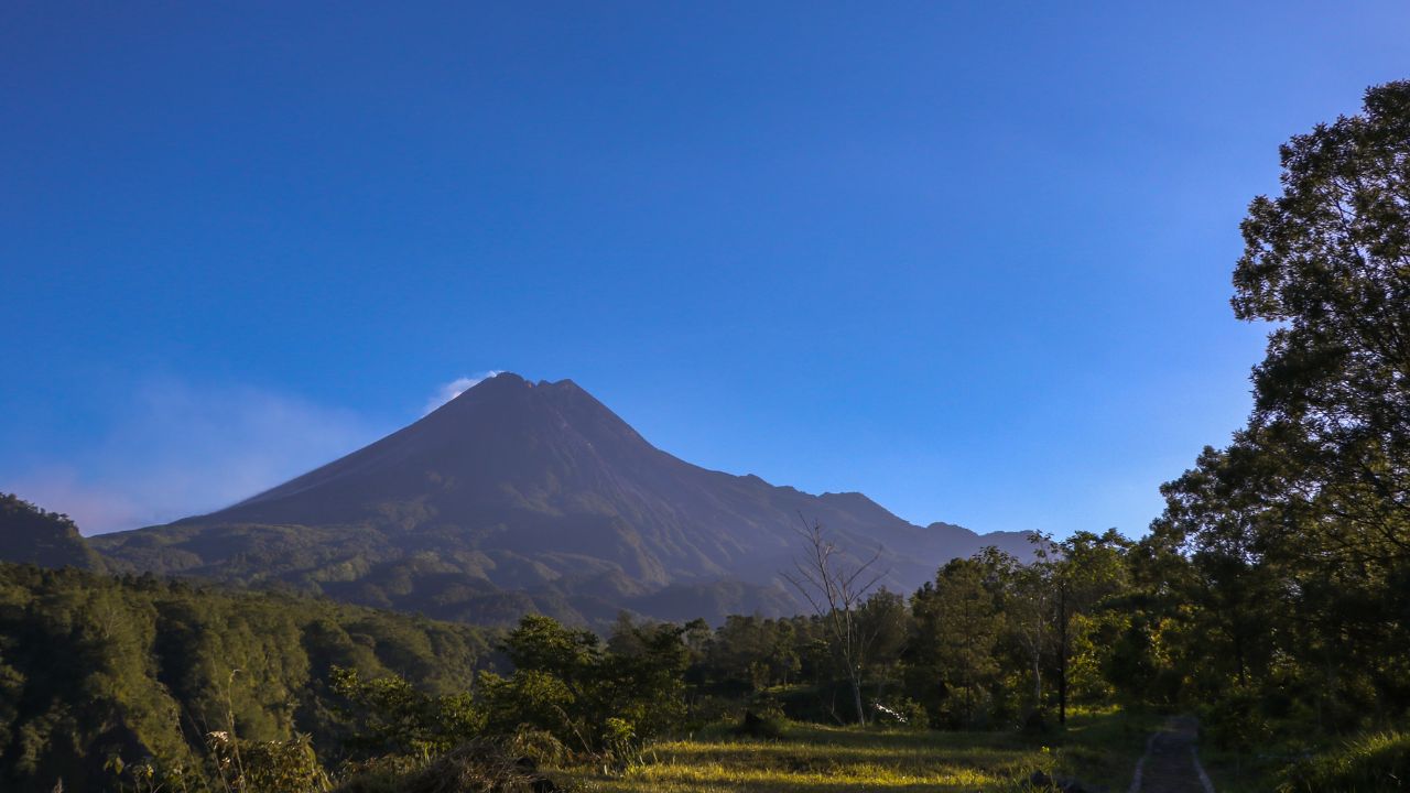 Mengulik Cerita Misterius di 5 Gunung yang ada di Indonesia 