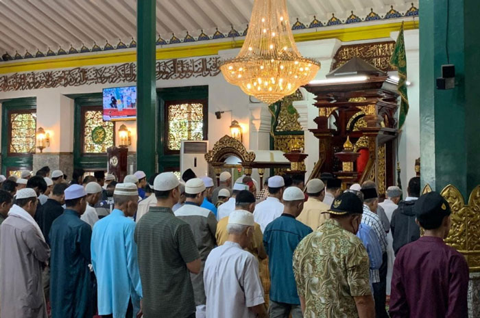 Wow! Ratusan Jemaah Berbondong-bondong ke Masjid Agung, Ada Apakah?