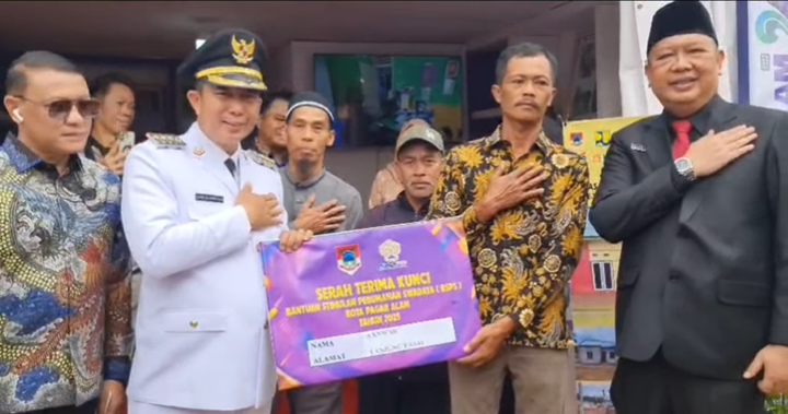 Serahkan 71 Unit Rumah Program RTLH, Perkimtan : Komitmen Wujudkan Hunian Layak