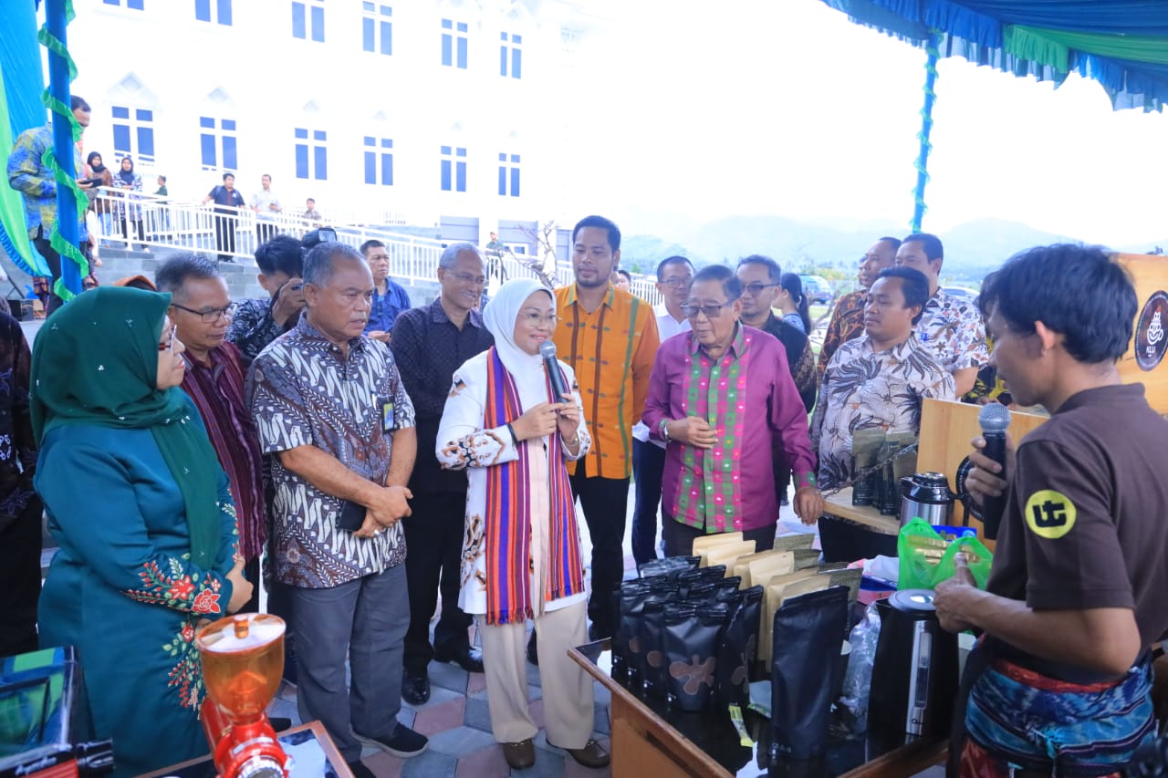 Kunjungi Lombok Utara, Menaker Bahas Masalah Isu Ketenagkerjaan