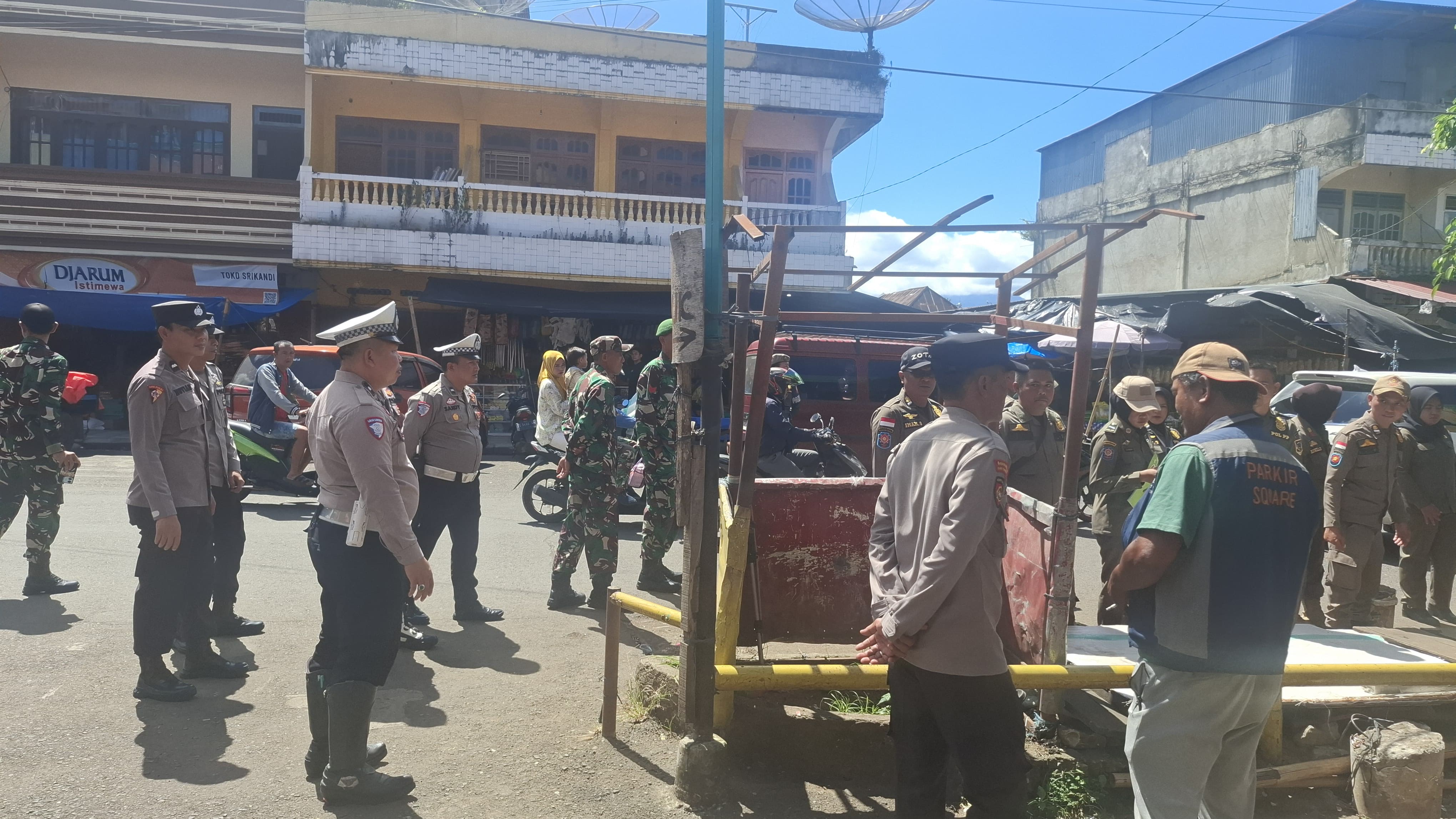 Pastikan Jalan Lancar,  Pemkot dan Polres Kota Pagar Alam Melakukan Penataan Pasar Dempo Permai