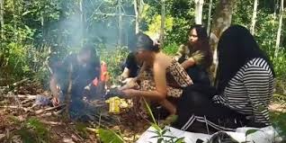 Gelisah Bosku! Ini 5 Tradisi Ehem-ehem Suku di Indonesia.