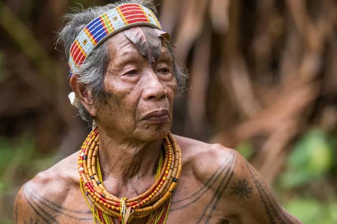 Banyak yang Nggak Tau, Ini 5 Suku Tertua di Indonesia yang Merawat Tradisi