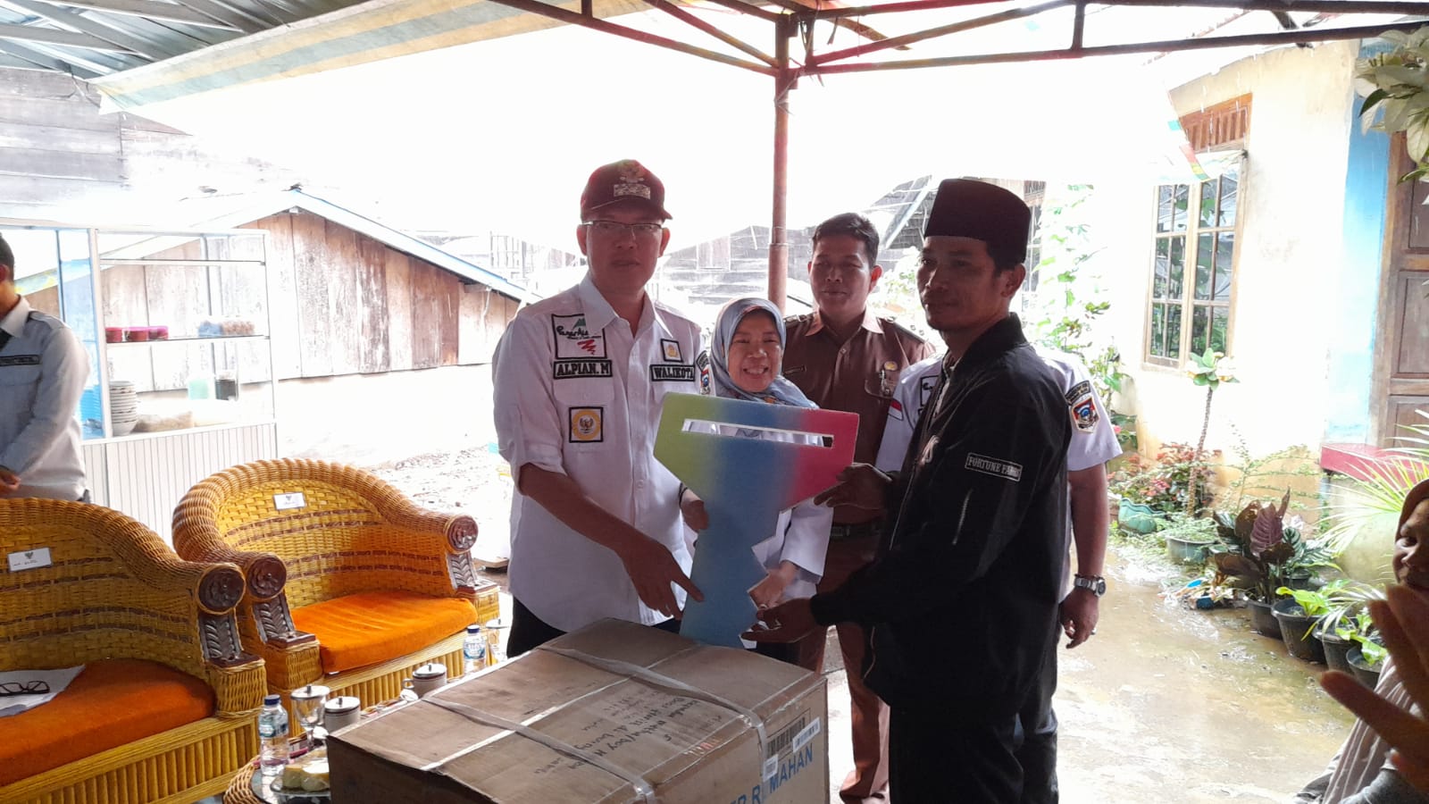 Tingkatkan Kesejahteraan Masyarakat Lewat Program Perikanan, Kak Pian Serahkan Bantuan Kepada 3 Kelompok UPI