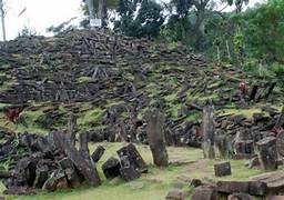 Ternyata Fakta Situs Megalitikum Tertua dan Terbesar di Gunung Padang Ini Bikin Arkeolog Dunia Penasaran 