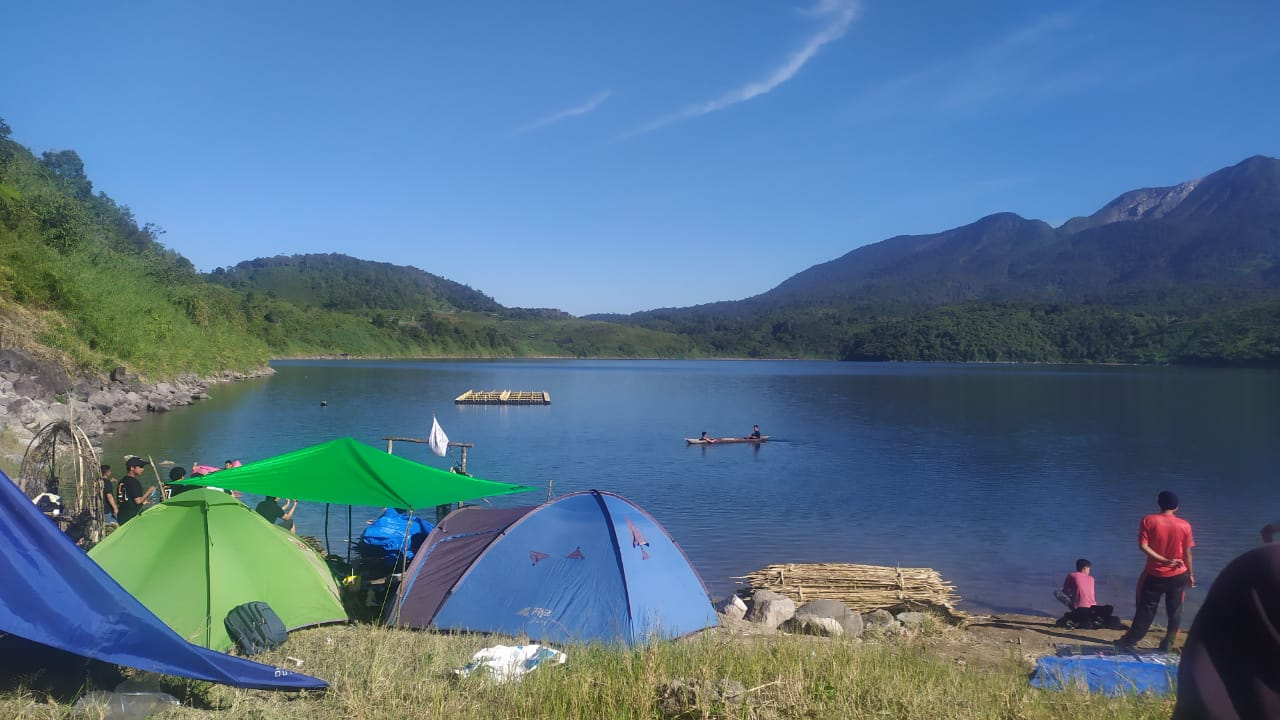 Keindahan Danau Talang di Kabupaten Solok Sumatera Barat, Tempat Liburan Murah Meriah Cocok Untuk Bersantai!