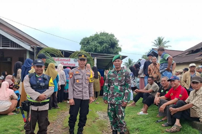 Bhabinkamtibmas - Babinsa Monitoring TPS Bersama Kapolsek, Warga Tanjung Menang Antusias Nyoblos