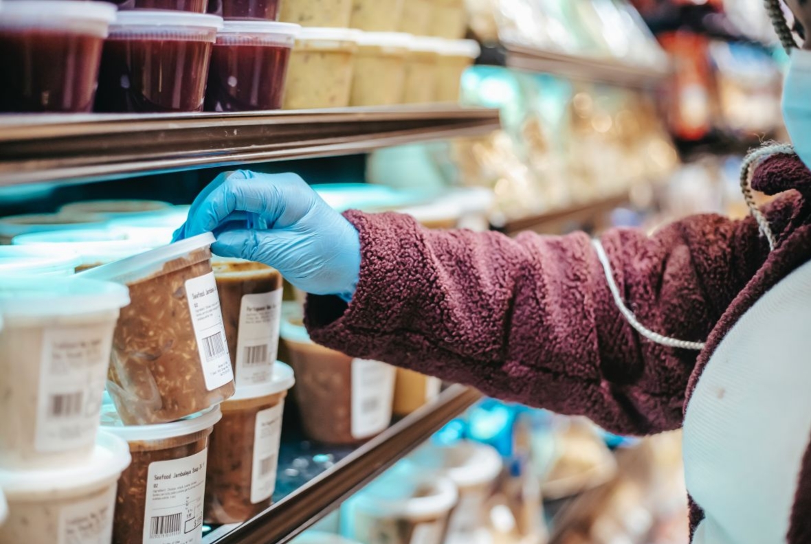 Mengapa Memeriksa Label Makanan dan Minuman Kemasan Sangat Penting? Temukan Penjelasannya Disini!