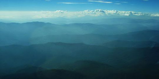 Apa yang Tersembunyi di Bukit Barisan? Keindahan atau Misteri?