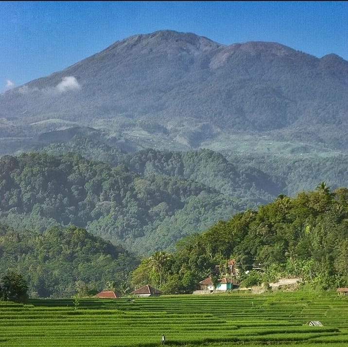 Keindahan dan Misteri Gunung Ciremai, Eksplorasi Pendakian di Jawa Barat