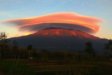 Waduh! Selain Indah Ternyata Gunung Lawu Simpan Banyak Misteri Loh