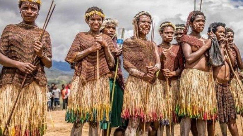 Mengulik 5 Tradisi Aneh Suku Di Indonesia, Salah Satunya Jadi Pelakor? 