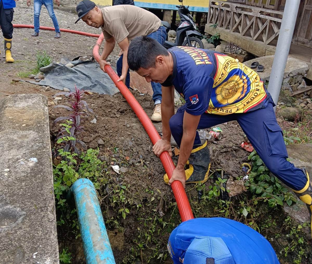 Gotong Royong Bersihan Gorong - Gorong Tersumbat