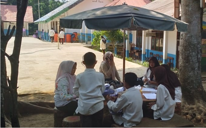 Siswa SMPN 8 Pagar Alam Terima Perlengkapan Sekolah Gratis