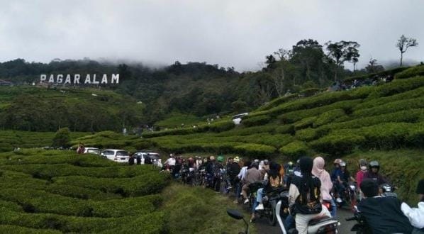 Cegah Kemacetan, Satlantas Polres Pagar Alam Terapkan Kebijakan Satu Jalur di Kawasan Wisata Gunung Dempo