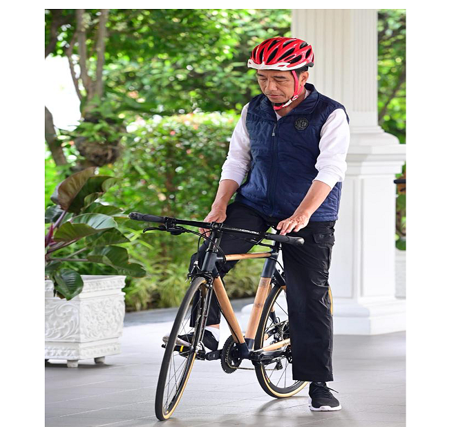 Momen Presiden Jokowi Bersepeda di Kawasan CFD Sudirman-Thamrin