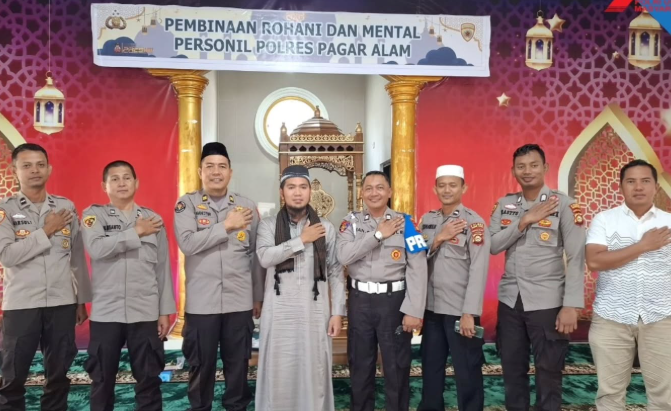 Gelar Binrohtal, Ustad As'ad Al-Ghifari Sampaikan Pencerahan Kepada Jajaran