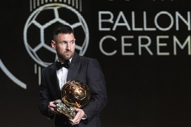 Ungguli Haaland dan Mbappe, Lionel Messi Raih Balon Dor Kedelapannya!
