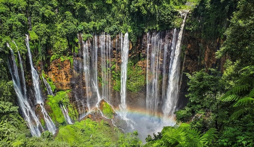 Mengungkap Keindahan dan Keajaiban 5 Air Terjun Tertinggi di Indonesia, Paling Tinggi Hingga 250 Meter Loh!