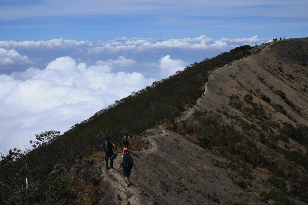 Rahasia Tersembunyi Gunung Ceremai, Patuhi 5 Pantangan Ini Agar Mendaki Lancar dan Aman