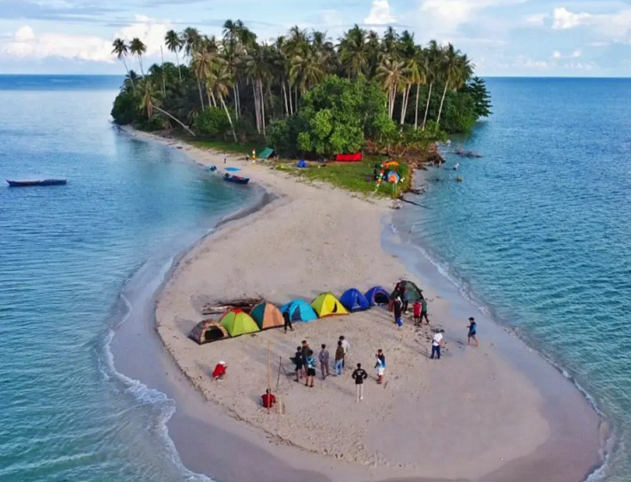 Mau Liburan Berbeda? Serunya Healing di Pulau Kecil Terluar di Indonesia yang Begitu Eksotis