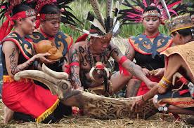 Sedikit Seram! Ini Nama 4 Suku Asli Kalimantan Dengan Budaya