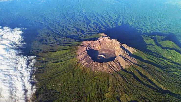 Pesan Gaib dari Puncak Mistis, Misteri Gunung Raung