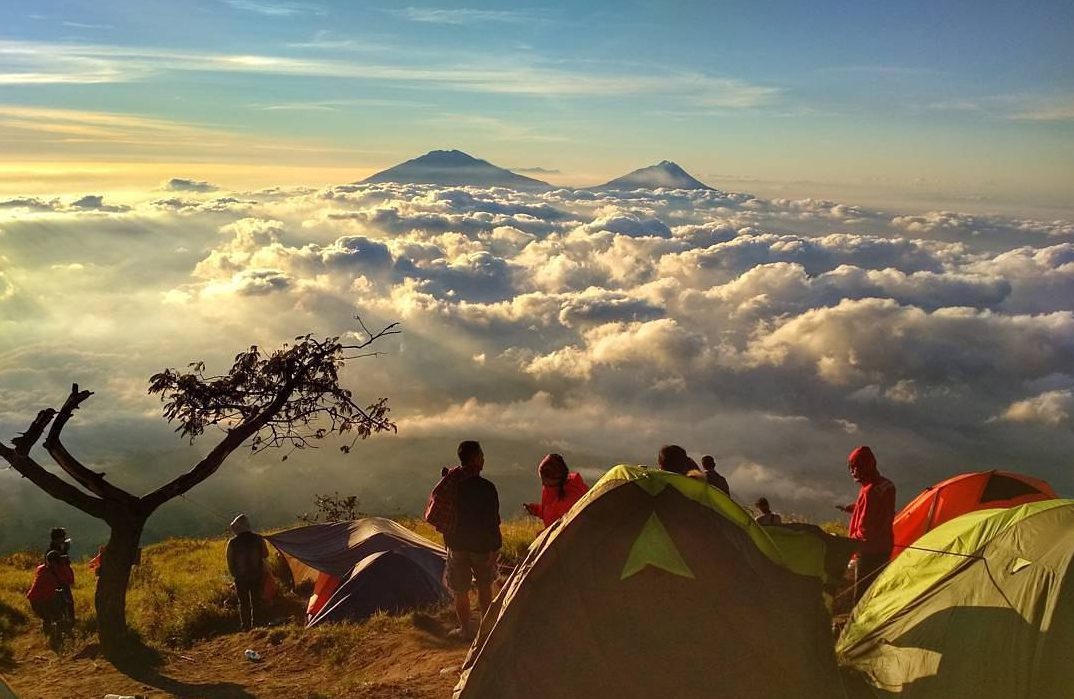 Mengejutkan! Ternyata Dialah Sosok Yang Dimakamkan di Kawah Gunung Sumbing