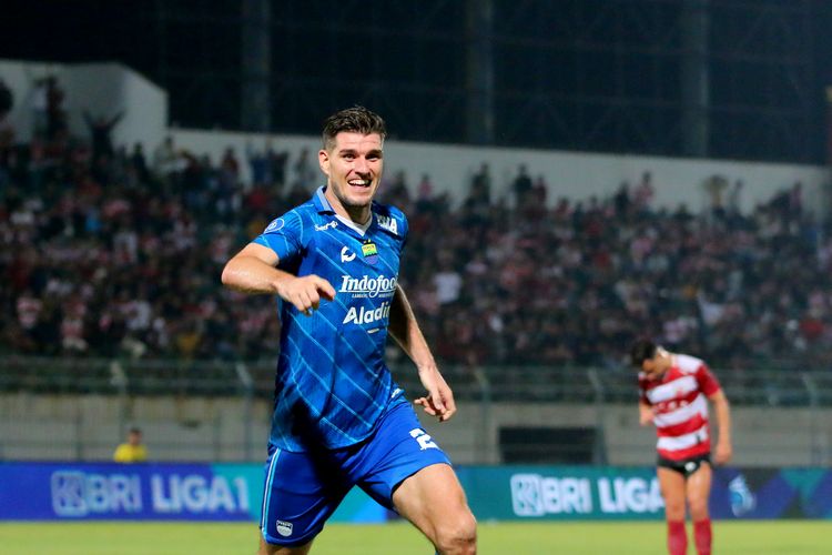 Persib Bandung Perpanjang Kontrak Bek Tangguhnya!