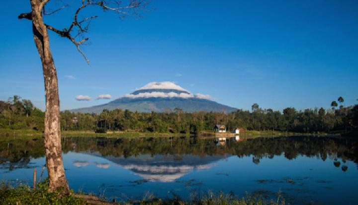 Punya Pemandangan yang Eksotis! Inilah 7 Gunung Tertinggi di Sumatera Jadi Favoritnya Pendaki!