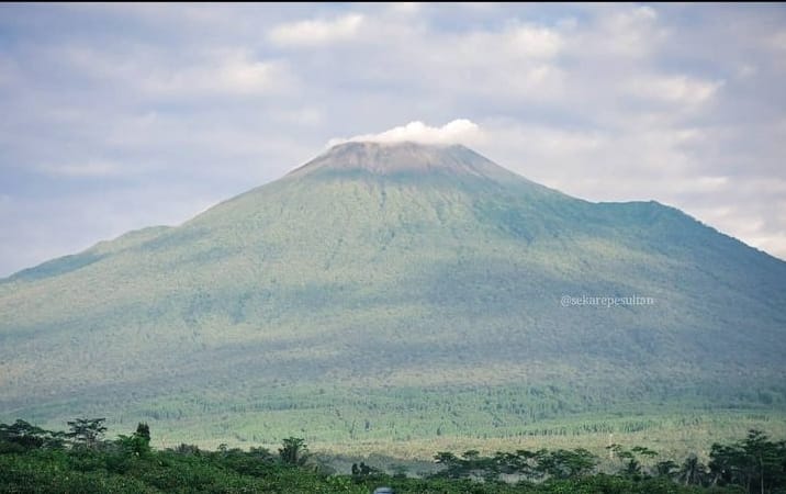 Siapa Sebenarnya Sosok di Balik Legenda Keselamatan dan Ramalan Gunung Slamet? Cek Disini!