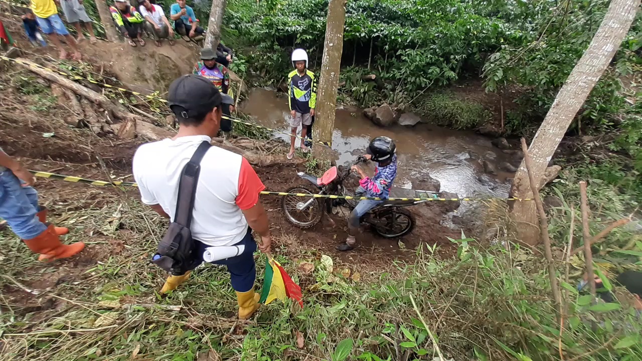 Ratusan 'Ojek Motor' Uji Ketangkasan