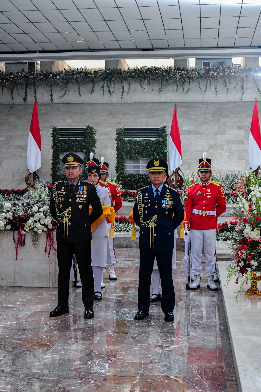 Tim Indonesia Jaya  Bertugas pada Upacara Penurunan Bendera Sang Merah Putih di Istana Merdeka