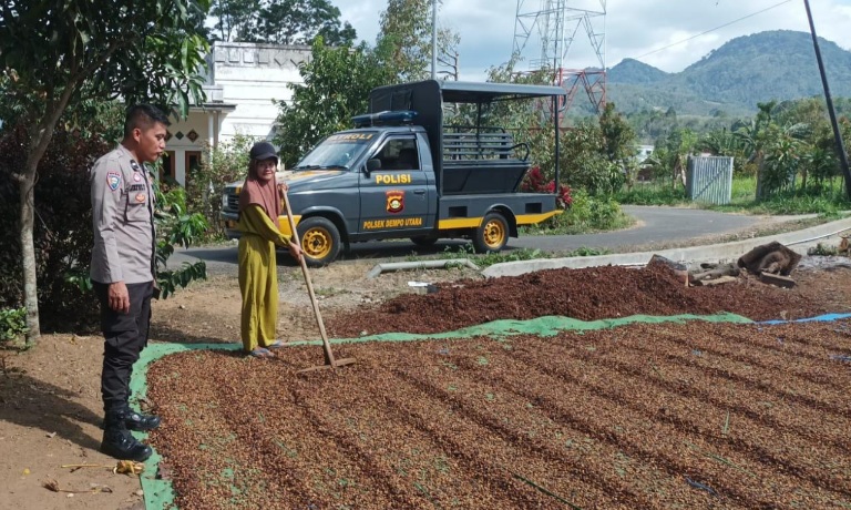 Perkuat Sinergi dengan Warga Untuk Keamanan Lingkungan